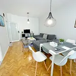 アパート Holiday Home ブルガス