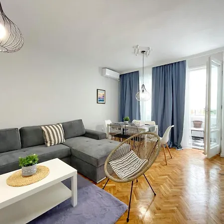 Apartament Holiday Home